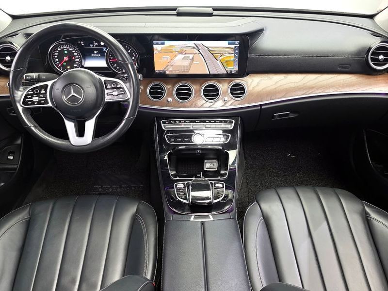2019 Mercedes-Benz E-Class E220d 4MATIC Exclusive photo 7