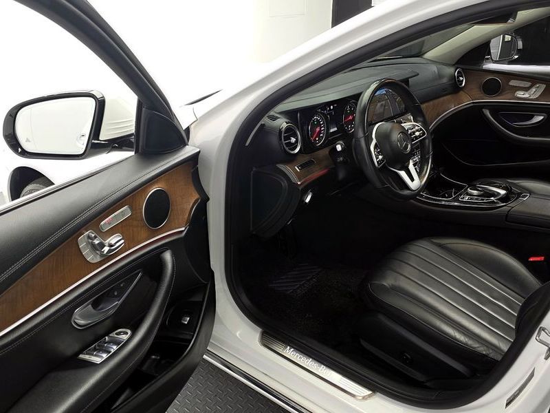 2019 Mercedes-Benz E-Class E220d 4MATIC Exclusive photo 10