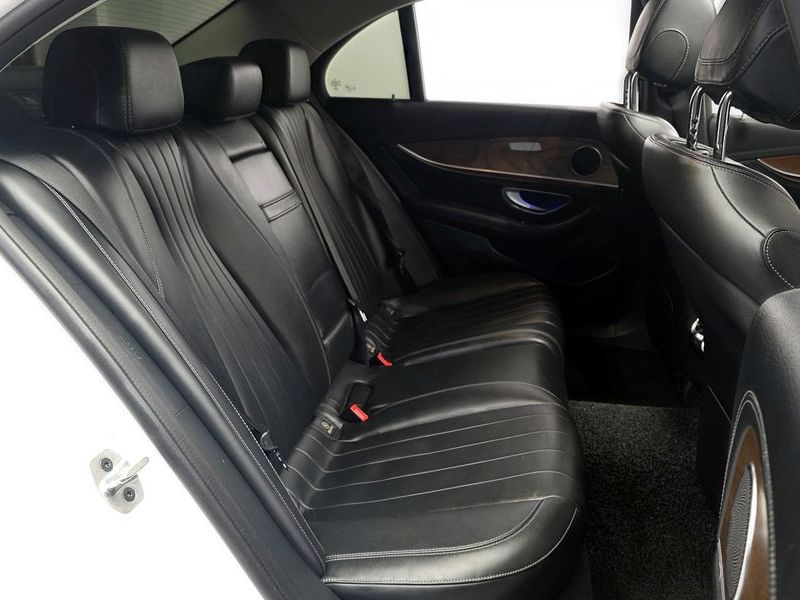 2019 Mercedes-Benz E-Class E220d 4MATIC Exclusive photo 11