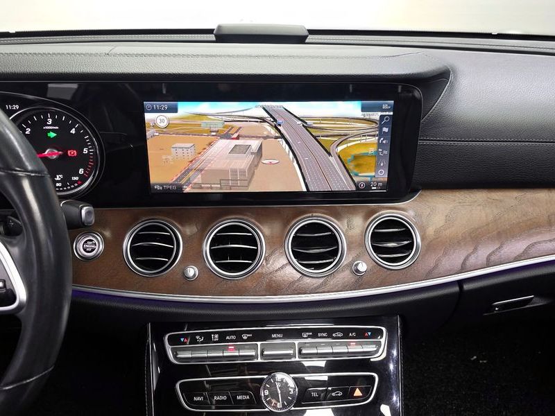 2019 Mercedes-Benz E-Class E220d 4MATIC Exclusive photo 14