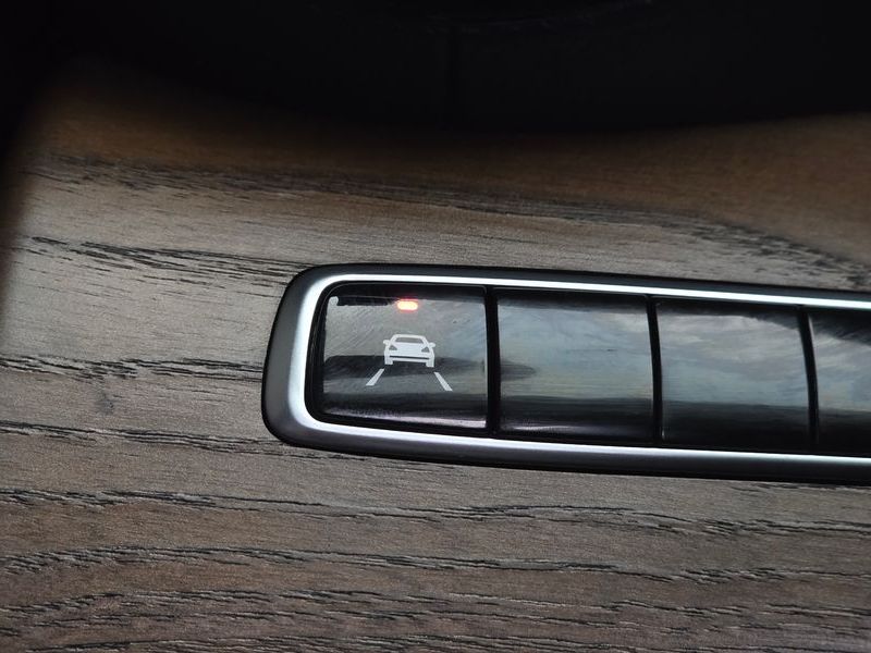 2019 Mercedes-Benz E-Class E220d 4MATIC Exclusive photo 18