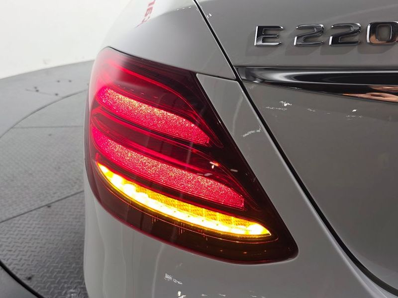 2019 Mercedes-Benz E-Class E220d 4MATIC Exclusive photo 23