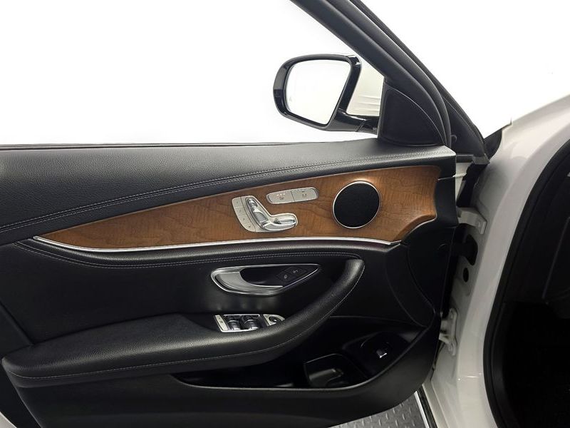 2019 Mercedes-Benz E-Class E220d 4MATIC Exclusive photo 24