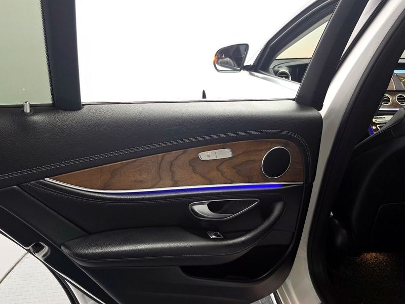 2019 Mercedes-Benz E-Class E220d 4MATIC Exclusive photo 25