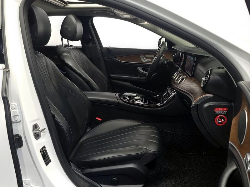 2019 Mercedes-Benz E-Class E220d 4MATIC Exclusive photo 26