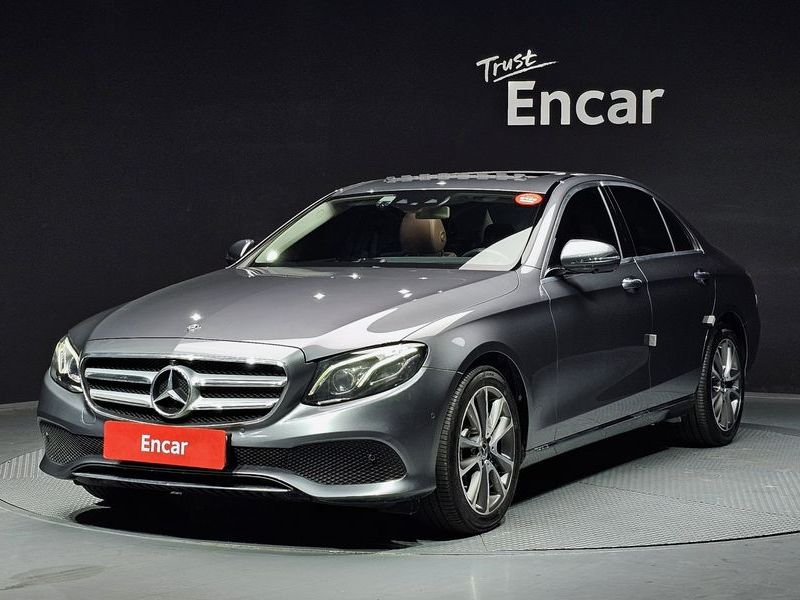 2019 Mercedes-Benz E-Class E300 4MATIC Avnatgarde photo 1