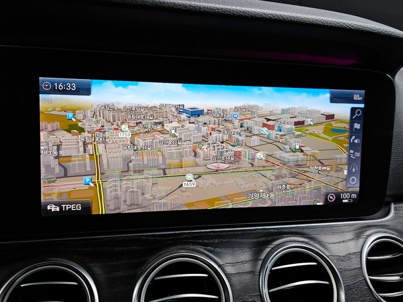 2019 Mercedes-Benz E-Class E300 4MATIC Avnatgarde photo 14
