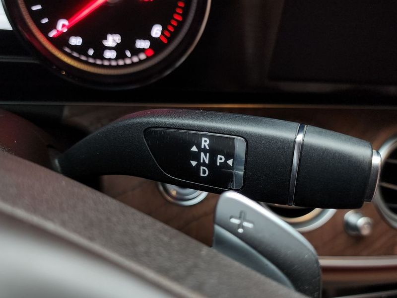 2017 Mercedes-Benz E-Class E220d Exclusive photo 9