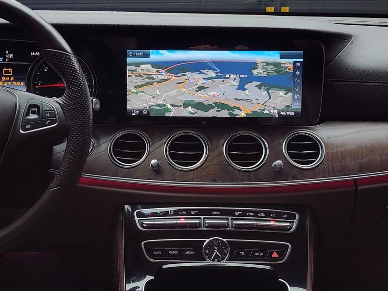 2017 Mercedes-Benz E-Class E220d Exclusive photo 15
