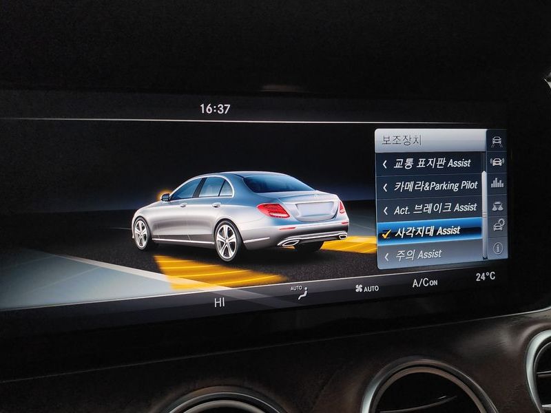 2017 Mercedes-Benz E-Class E220d Exclusive photo 17
