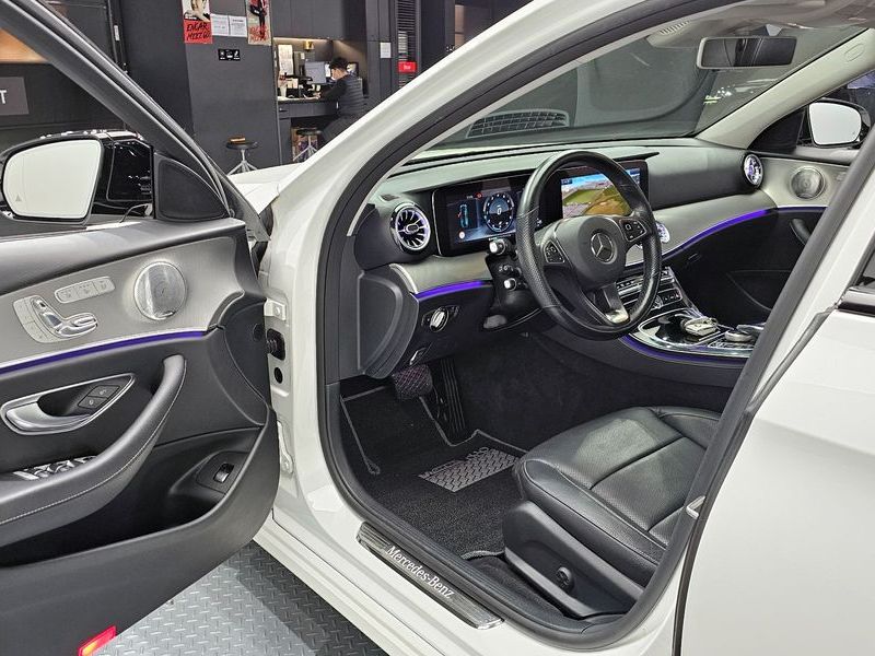 2017 Mercedes-Benz E-Class E300 Avantgarde photo 10