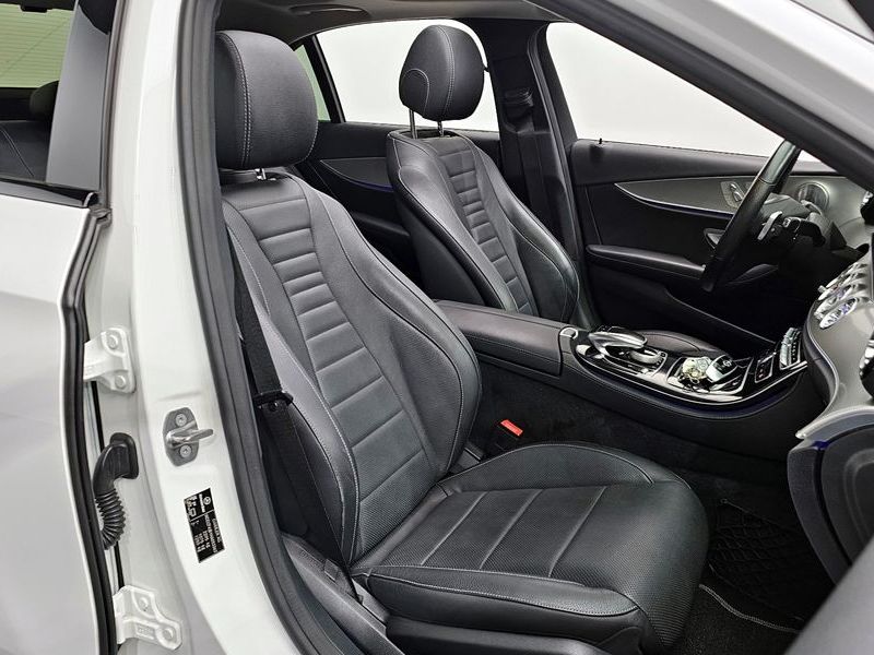 2017 Mercedes-Benz E-Class E300 Avantgarde photo 11
