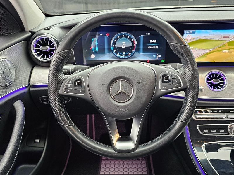 2017 Mercedes-Benz E-Class E300 Avantgarde photo 13