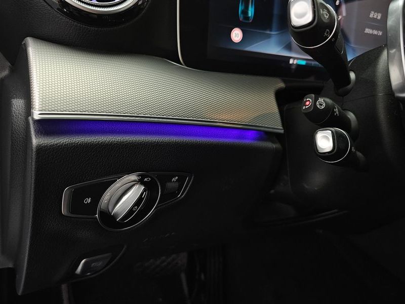 2017 Mercedes-Benz E-Class E300 Avantgarde photo 14