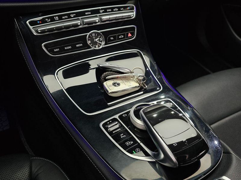 2017 Mercedes-Benz E-Class E300 Avantgarde photo 18