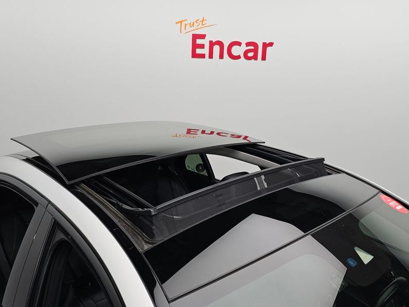 2017 Mercedes-Benz E-Class E300 Avantgarde photo 19