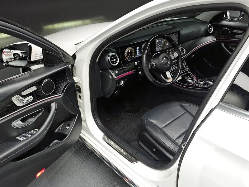2017 Mercedes-Benz E-Class E300 Avantgarde photo 10