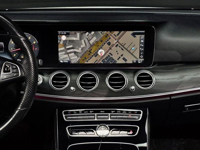 2017 Mercedes-Benz E-Class E300 Avantgarde photo 15