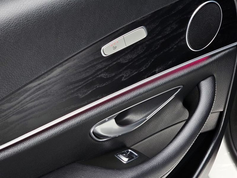 2017 Mercedes-Benz E-Class E300 Avantgarde photo 17