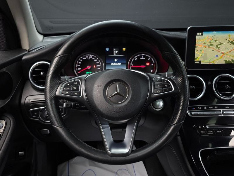 2017 Mercedes-Benz C-Class GLC220 d 4MATIC photo 14