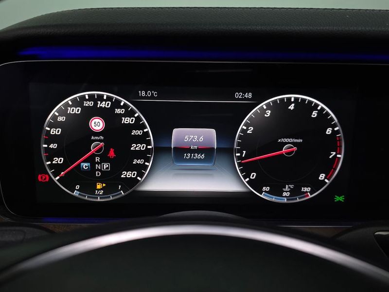 2017 Mercedes-Benz E-Class E300 4MATIC Exclusive photo 8