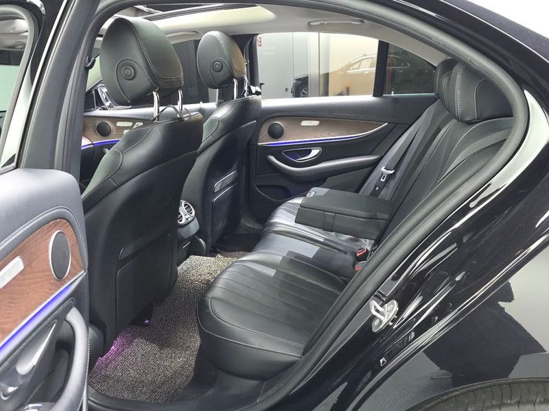 2017 Mercedes-Benz E-Class E300 4MATIC Exclusive photo 12