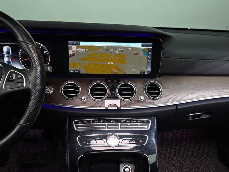 2017 Mercedes-Benz E-Class E300 4MATIC Exclusive photo 14
