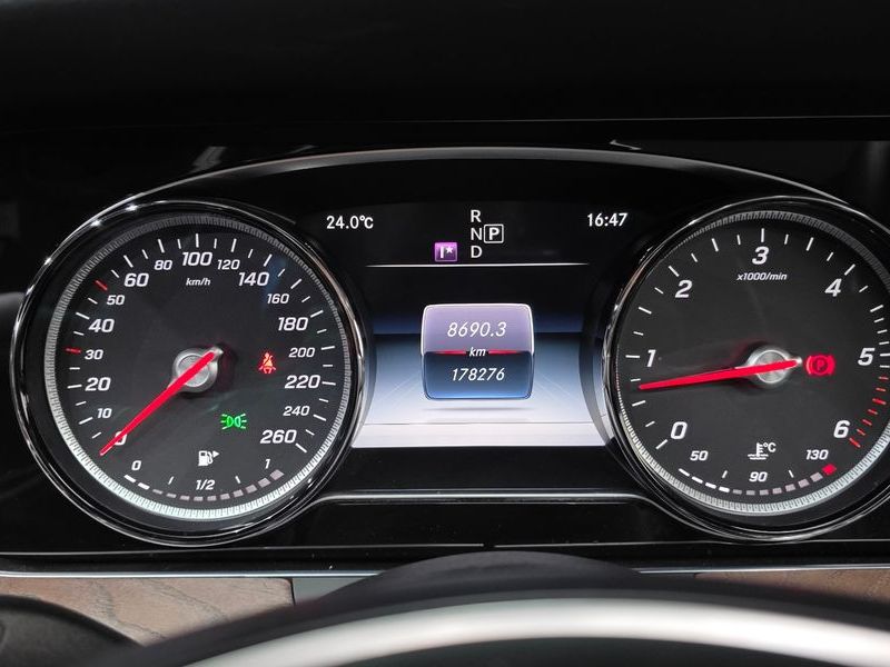 2017 Mercedes-Benz E-Class E220d Exclusive photo 8