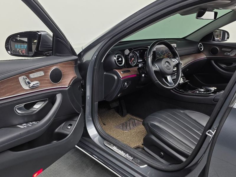 2017 Mercedes-Benz E-Class E220d Exclusive photo 10