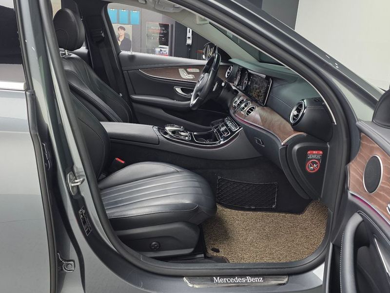 2017 Mercedes-Benz E-Class E220d Exclusive photo 11