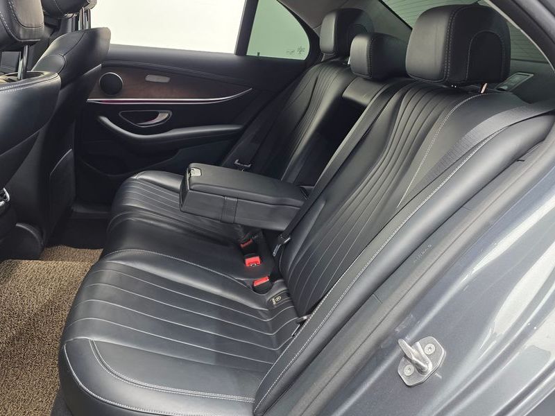 2017 Mercedes-Benz E-Class E220d Exclusive photo 12