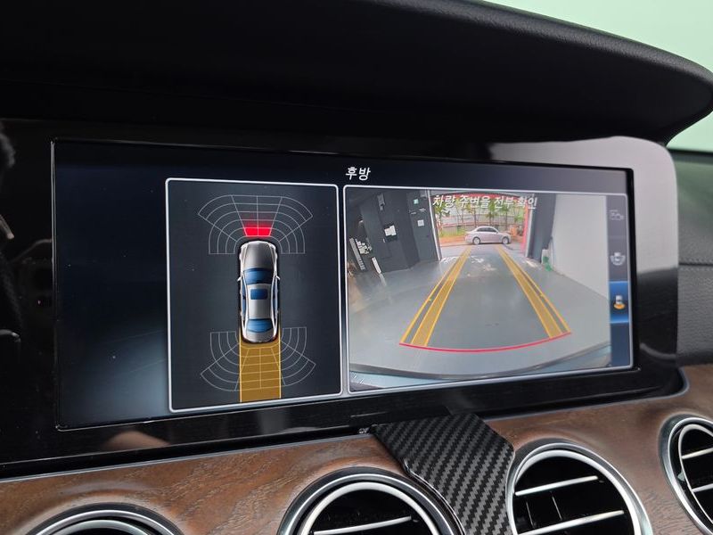 2017 Mercedes-Benz E-Class E220d Exclusive photo 15