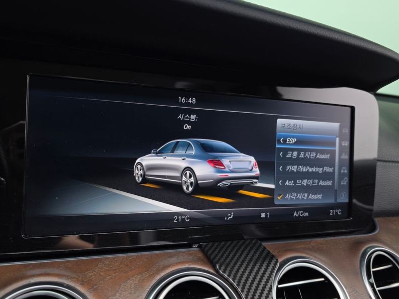 2017 Mercedes-Benz E-Class E220d Exclusive photo 16