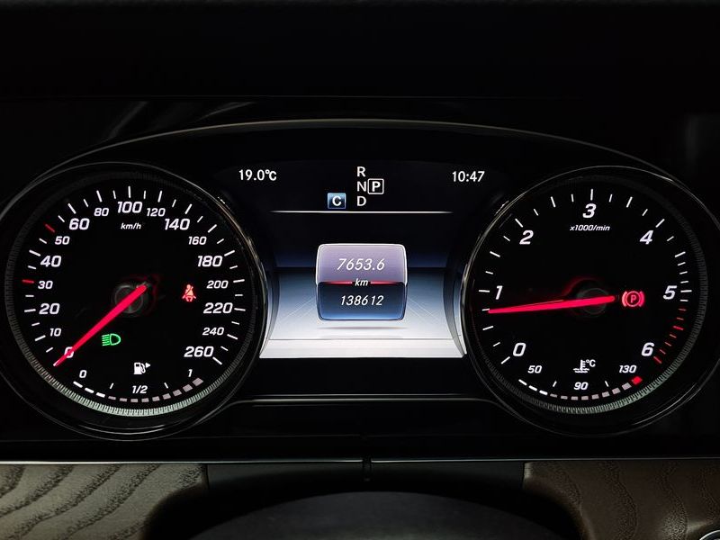 2017 Mercedes-Benz E-Class E220d Exclusive photo 8