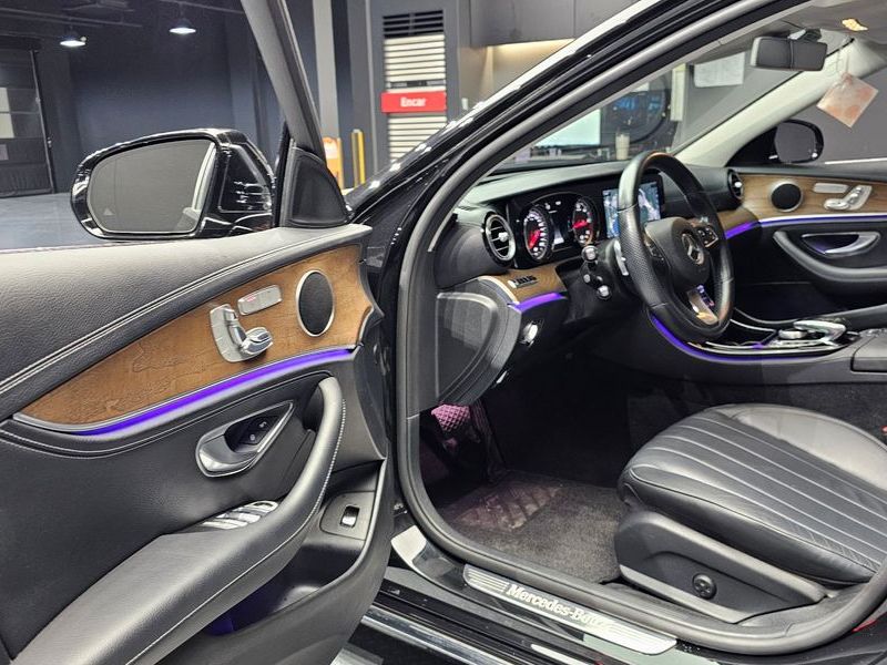 2017 Mercedes-Benz E-Class E220d Exclusive photo 10