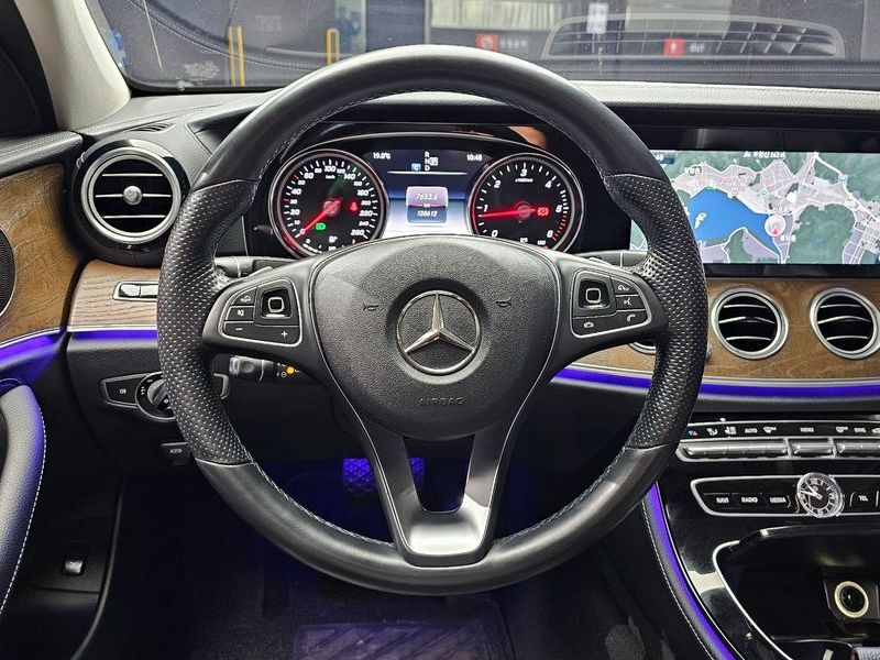 2017 Mercedes-Benz E-Class E220d Exclusive photo 13