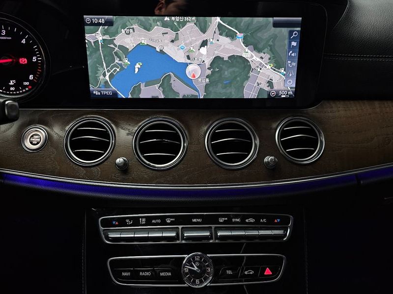 2017 Mercedes-Benz E-Class E220d Exclusive photo 14