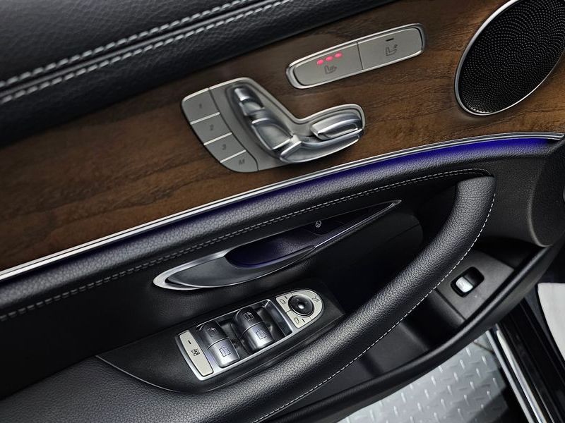 2017 Mercedes-Benz E-Class E220d Exclusive photo 16