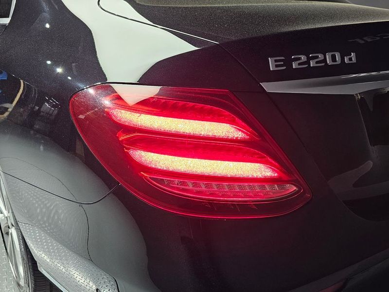 2017 Mercedes-Benz E-Class E220d Exclusive photo 23