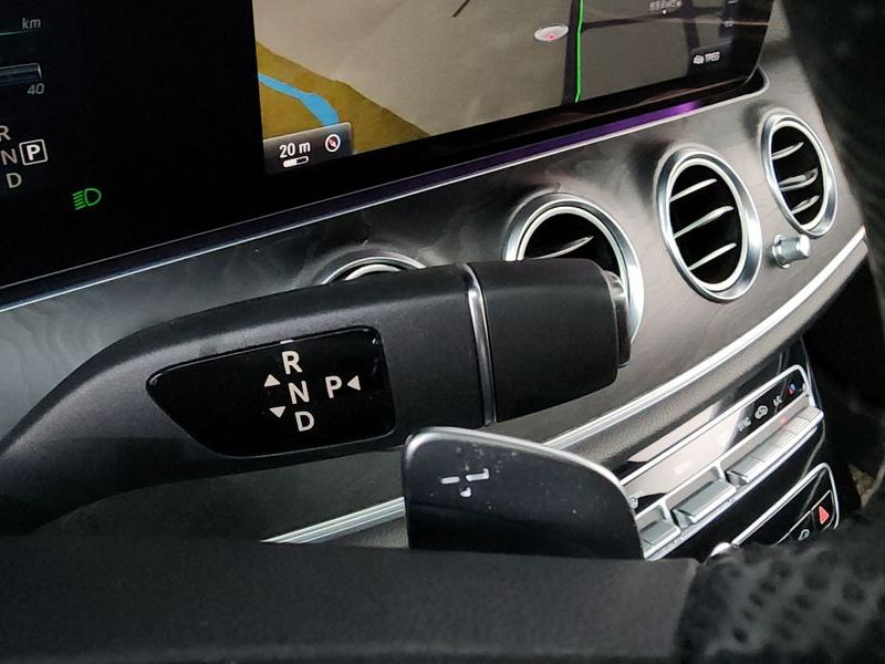2017 Mercedes-Benz E-Class E300 Avantgarde photo 9