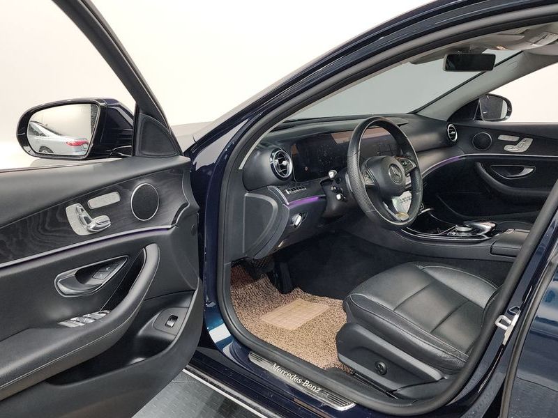 2017 Mercedes-Benz E-Class E300 Avantgarde photo 10