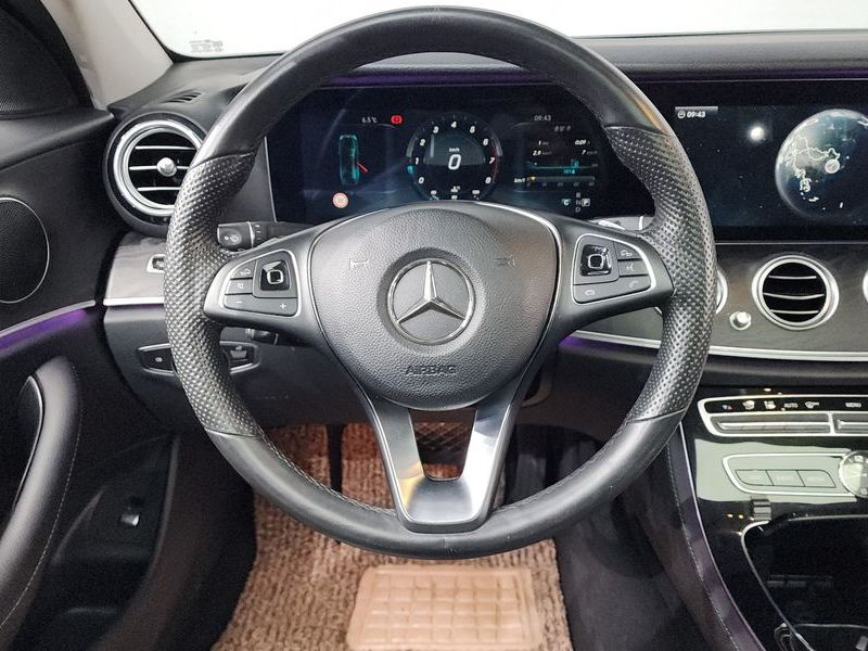 2017 Mercedes-Benz E-Class E300 Avantgarde photo 13