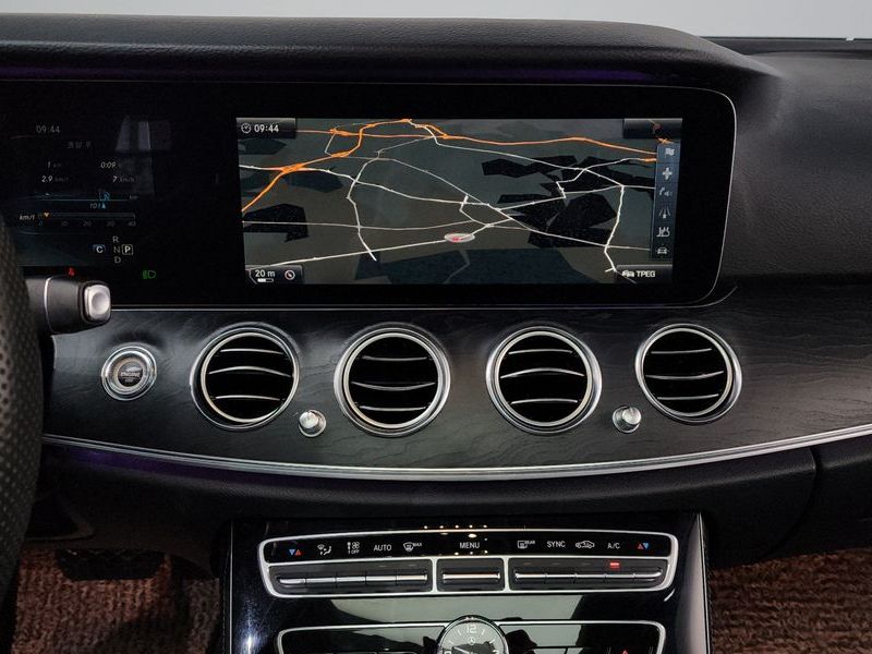 2017 Mercedes-Benz E-Class E300 Avantgarde photo 14