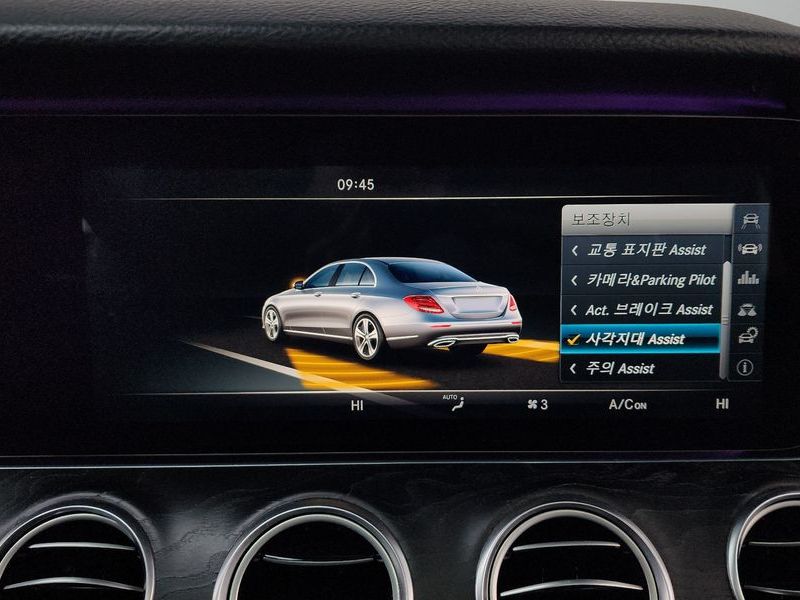 2017 Mercedes-Benz E-Class E300 Avantgarde photo 16