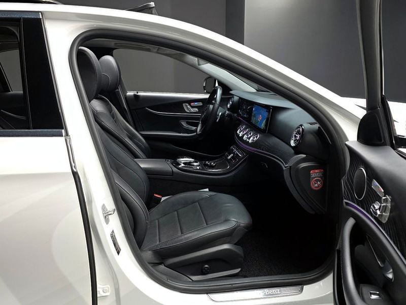 2017 Mercedes-Benz E-Class E300 4MATIC Avnatgarde photo 11