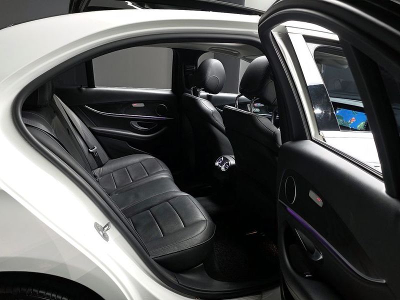 2017 Mercedes-Benz E-Class E300 4MATIC Avnatgarde photo 12