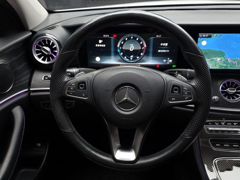 2017 Mercedes-Benz E-Class E300 4MATIC Avnatgarde photo 13