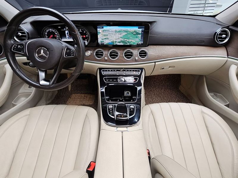 2017 Mercedes-Benz E-Class E220d Exclusive photo 7