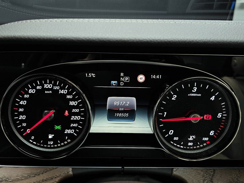 2017 Mercedes-Benz E-Class E220d Exclusive photo 8