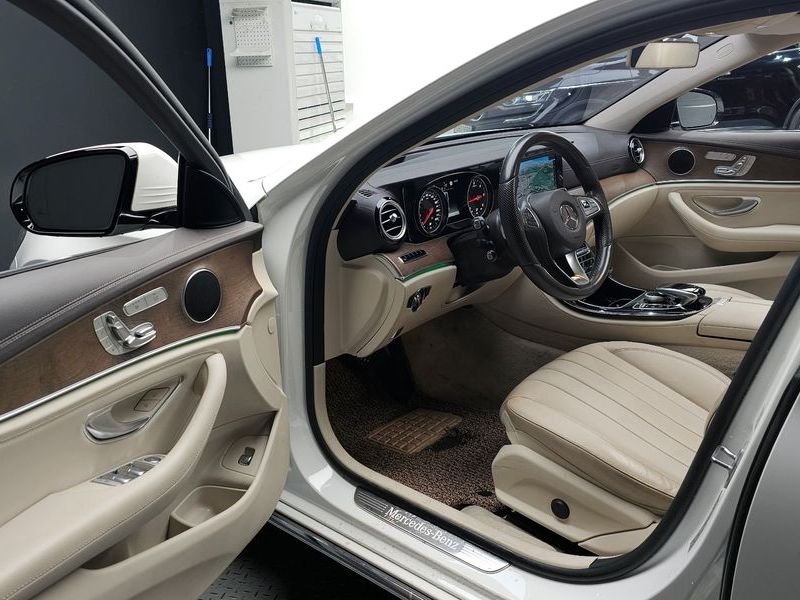 2017 Mercedes-Benz E-Class E220d Exclusive photo 10